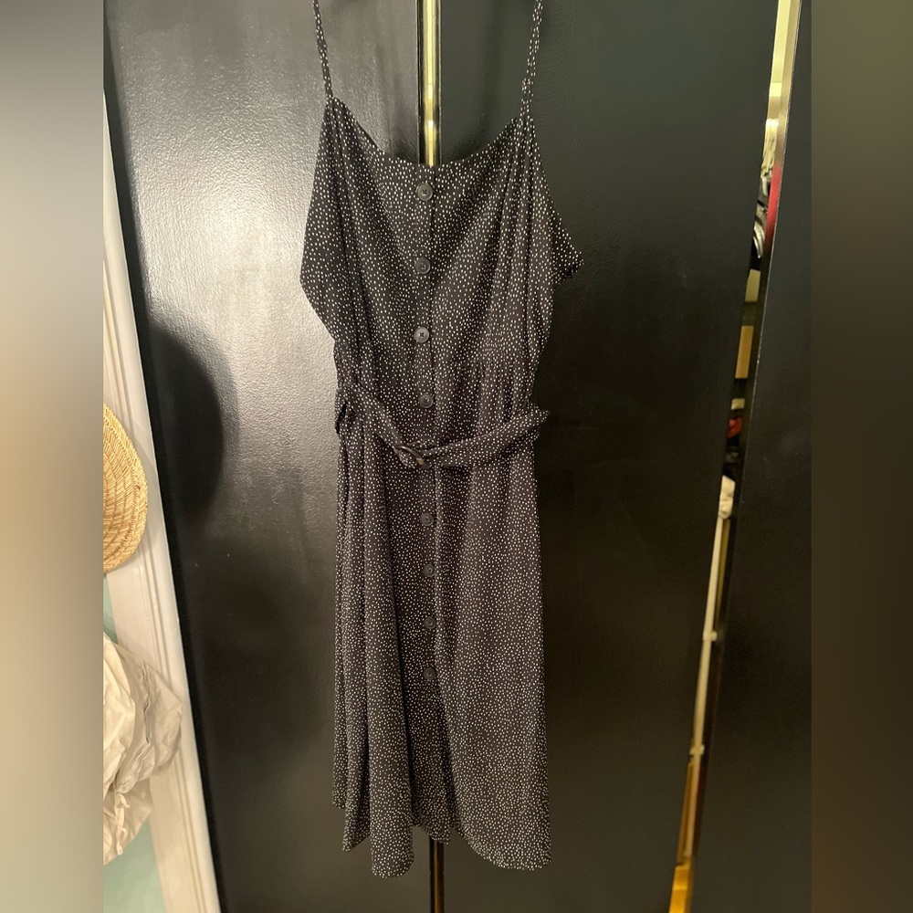 NWT Express dress. Size XL, side zip with removable belt. Black and white